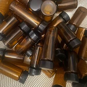 100 Amber Glass Bottles with Black Caps